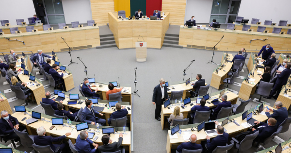 Valdantieji sušaukė nenumatytą Seimo posėdį, opozicija jame nedalyvavo
